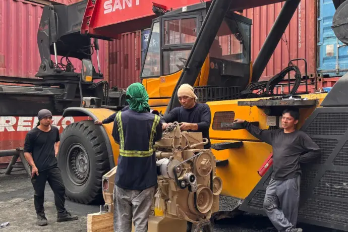 Reach stacker engine overhaul